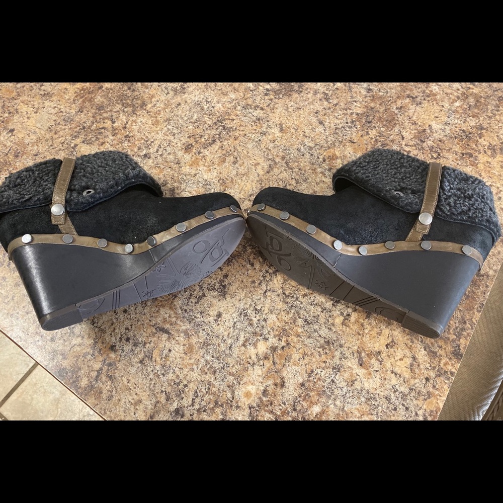 Shoes - Picture 3 of 7